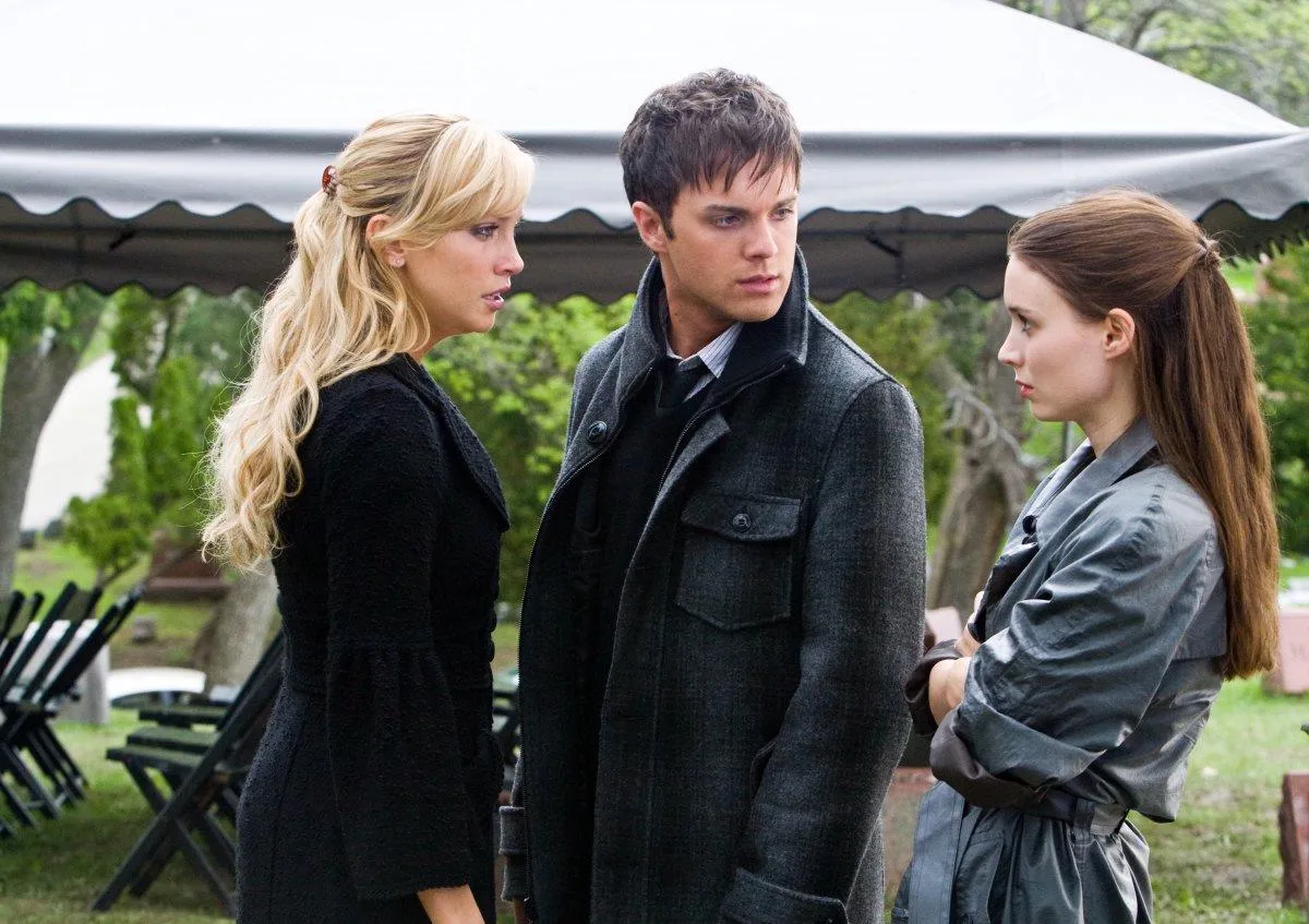 Katie Cassidy, Thomas Dekker und Rooney Mara im Remake von 2010