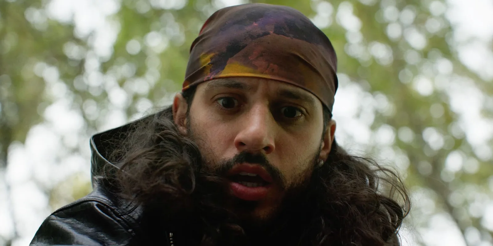 Szene aus dem Trailer zu Don't Move (2026) mit der Campinggruppe in der Ozark-Wildnis